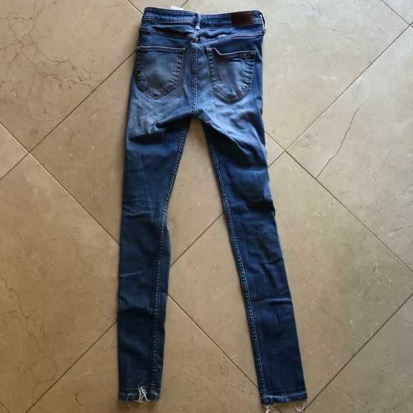 Hollister High Rise Super Skinny Jeans - Picture 3 of 6